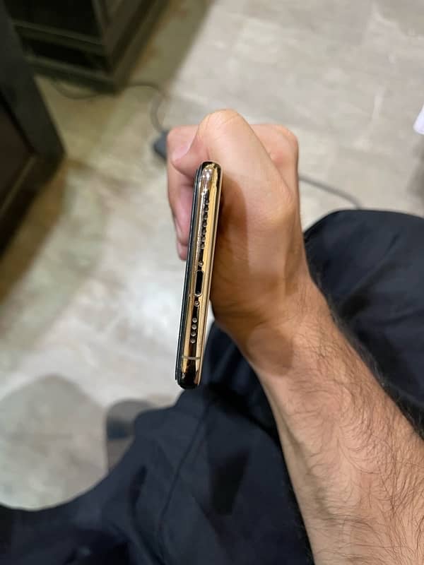 iphone XsMax 64gb gold PTA 3