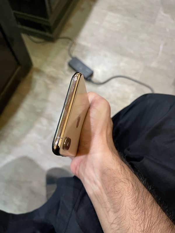 iphone XsMax 64gb gold PTA 4