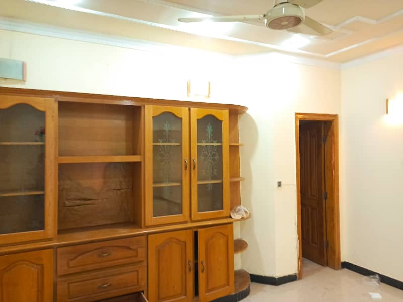 16 Marla 6 bedroom attach washroom Double story house for rent neat and clean demand 300000 1