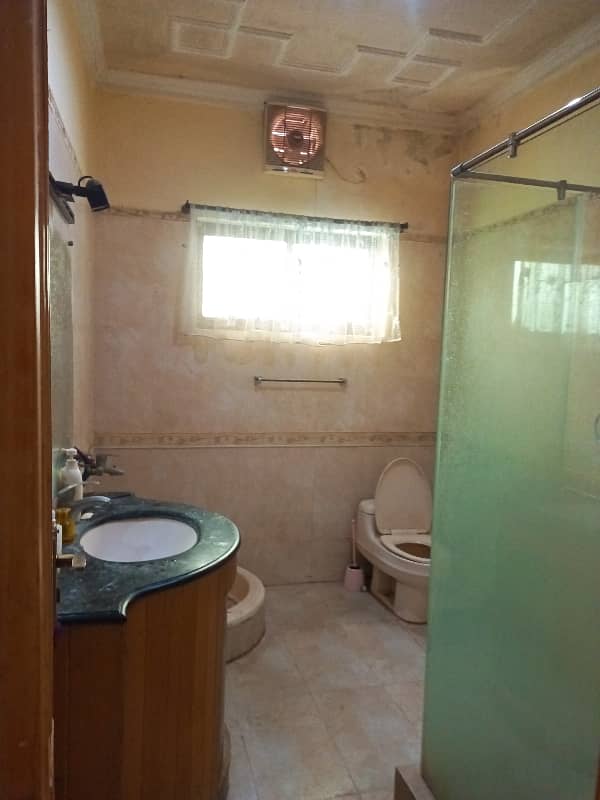 16 Marla 6 bedroom attach washroom Double story house for rent neat and clean demand 300000 5