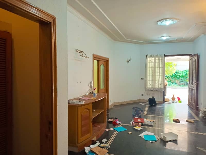 16 Marla 6 bedroom attach washroom Double story house for rent neat and clean demand 300000 7