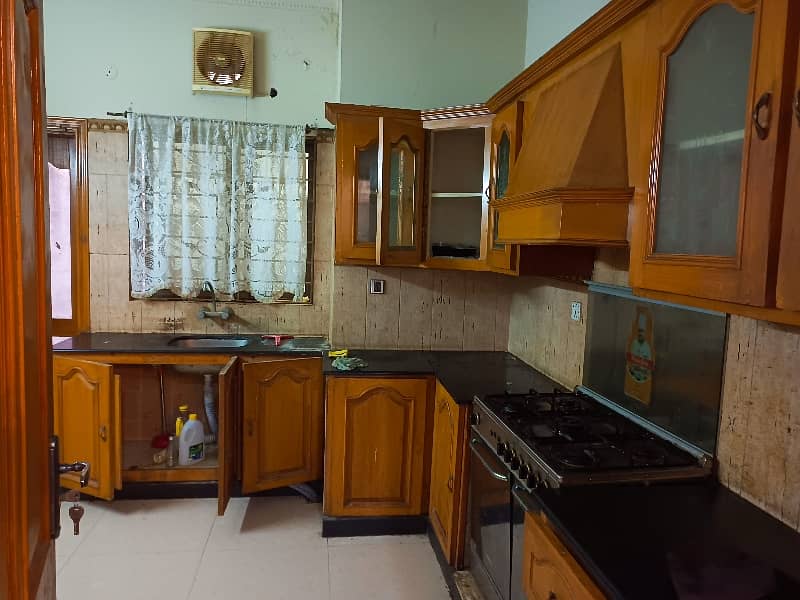 16 Marla 6 bedroom attach washroom Double story house for rent neat and clean demand 300000 12