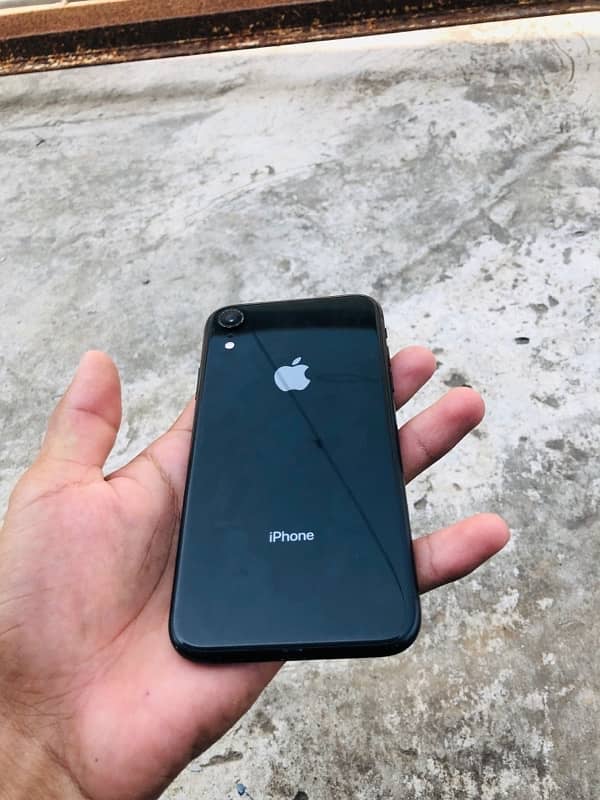 I phone Xr 64 GB 7