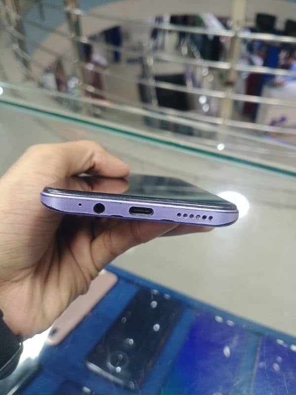 Infinix hot 11 Storage 4/128
Condition used 4