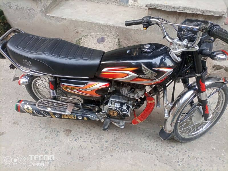 Honda 125 ha balck 1