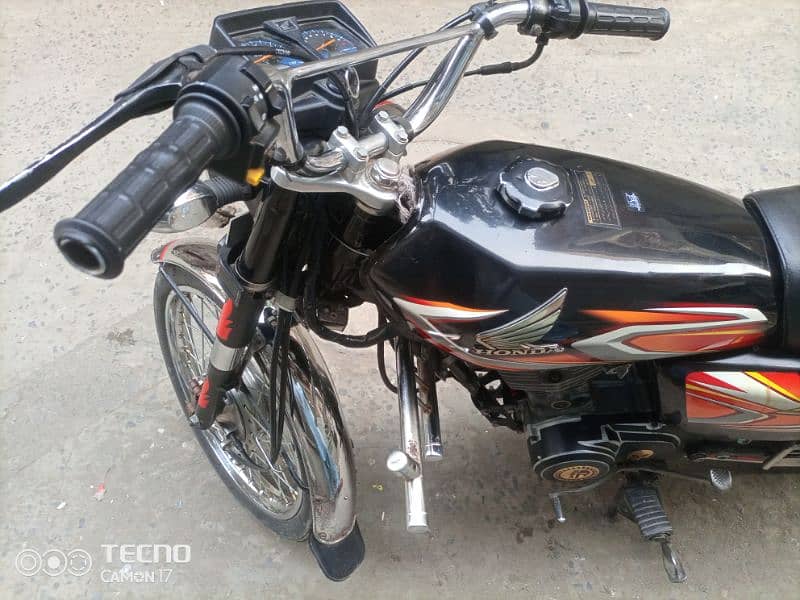 Honda 125 ha balck 3