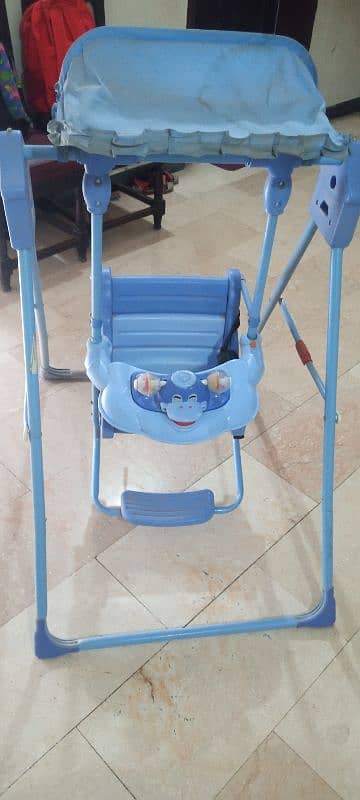 kids swing in perfect condition 0