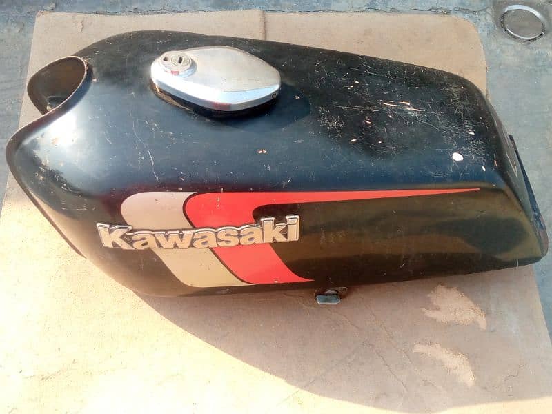 Gto Kawasaki 110cc (Model 1989)  Fuel tank and side covers 2