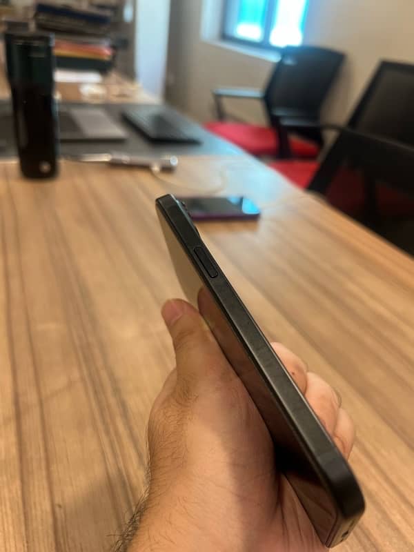 Apple iPhone 15 Black 128 GB PTA Approved Physcial + E-Sim 5