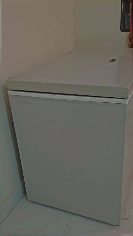 dowlance Deep Freezer new condition cooling 2