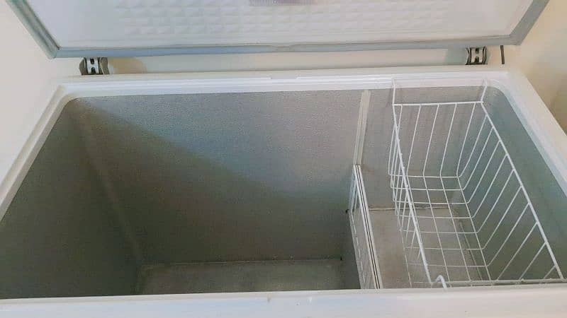 dowlance Deep Freezer new condition cooling 5