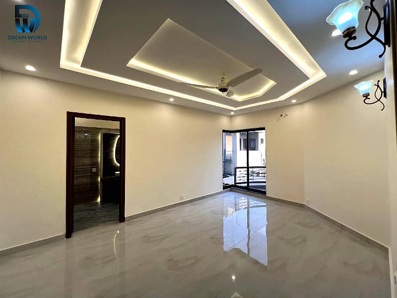 Prime Location 1 Kanal Modern House Available For Sale in DHA Phase 3 9