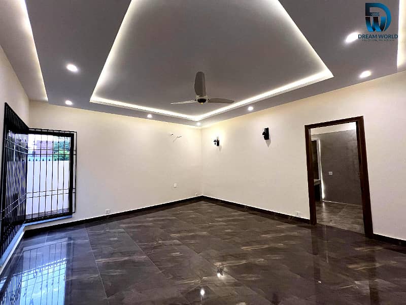 Prime Location 1 Kanal Modern House Available For Sale in DHA Phase 3 13