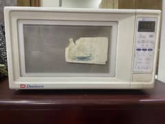 White Dawlance Microwave 0