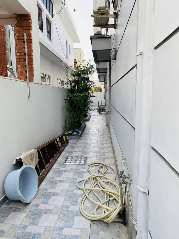 1 Kanal House with Basement available For sale In Ex AIR AVENUE View Lahore 4