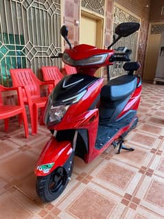 Electric Scooty Crown 800watt in New condition