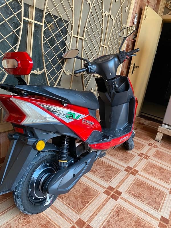 Electric Scooty Crown 800watt in New condition 3