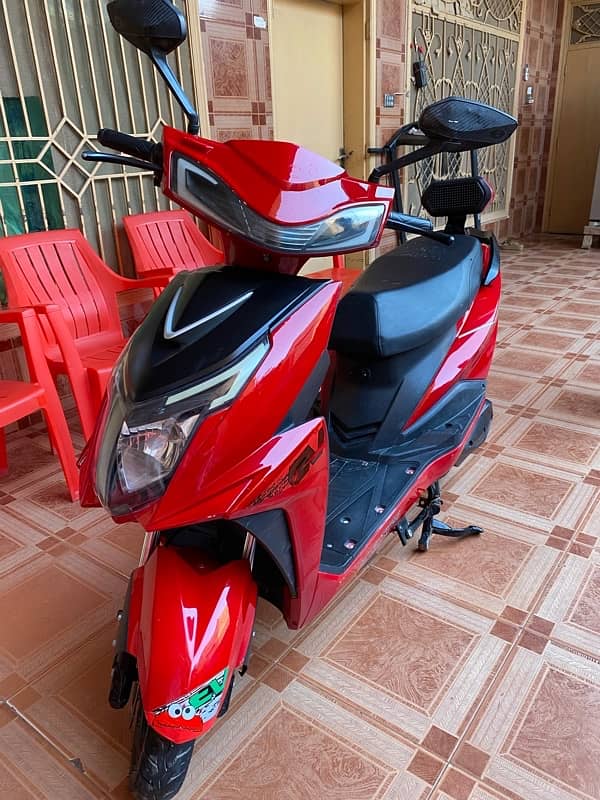 Electric Scooty Crown 800watt in New condition 4