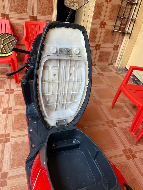 Electric Scooty Crown 800watt in New condition 10