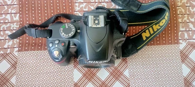 Nikon D-3200 0