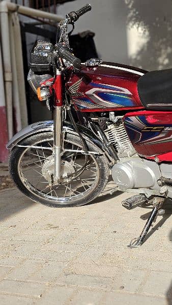 Honda CG 125 2023 RED karachi Number 2