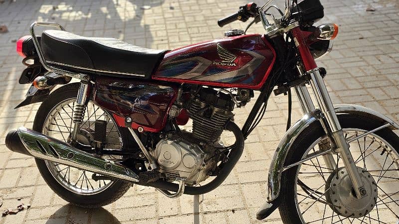 Honda CG 125 2023 RED karachi Number 4