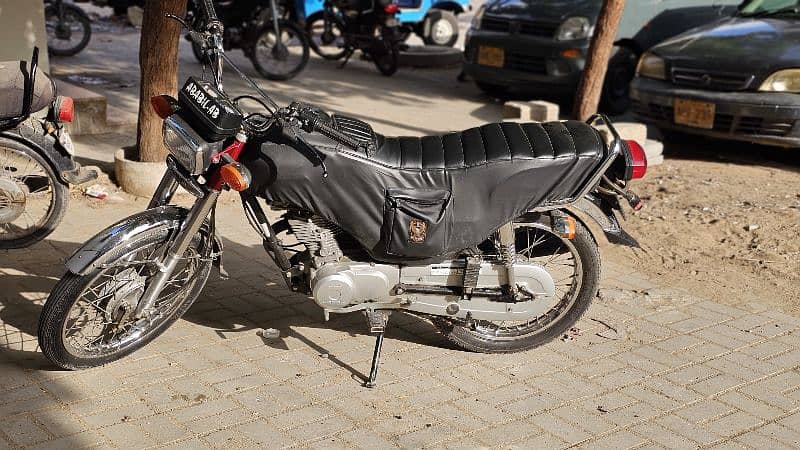 Honda CG 125 2023 RED karachi Number 6