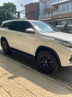 Toyota Fortuner V 2020