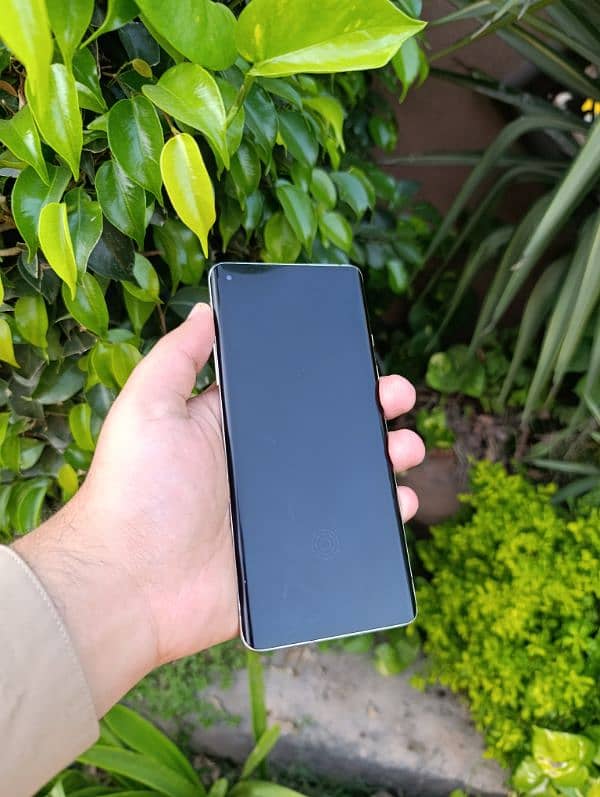 One plus 8 in good condition for sale (pta approved) 4