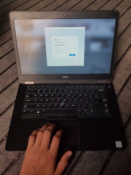 I am selling Dell Core i5 6th gen laptop 7