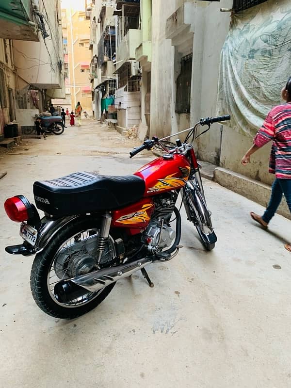 Honda 125 2016 karachi number mint condition return file 10