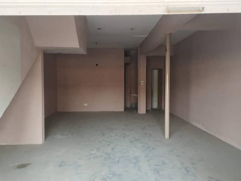 Salone shop for rent in Gulberg main rushing area 0