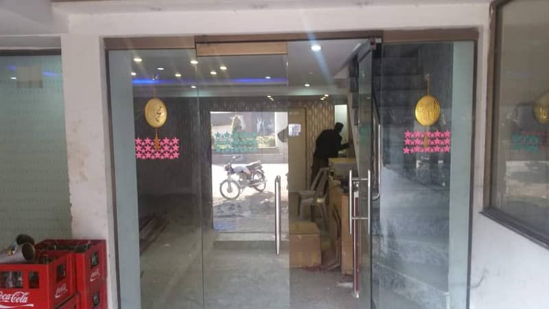 Salone shop for rent in Gulberg main rushing area 2