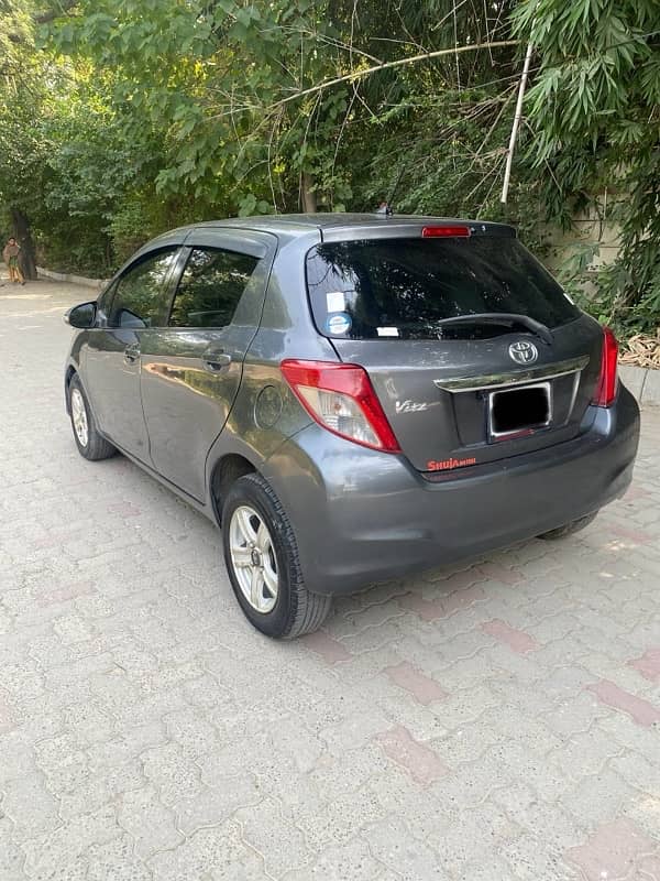 Toyota Vitz 2011 Geniune 3