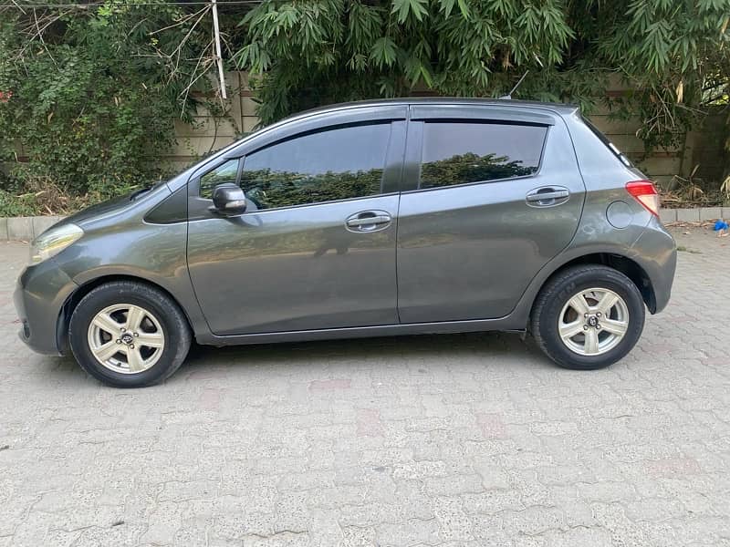 Toyota Vitz 2011 Geniune 6