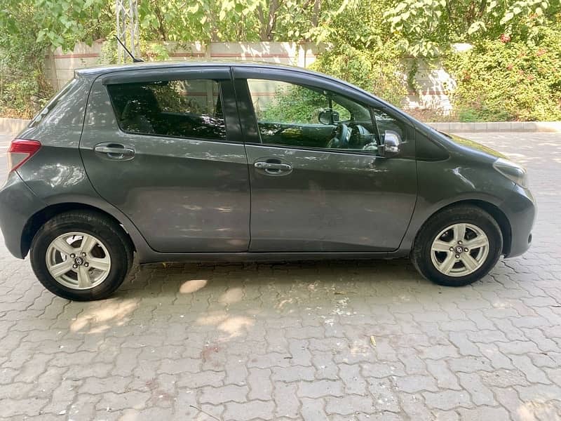 Toyota Vitz 2011 Geniune 7