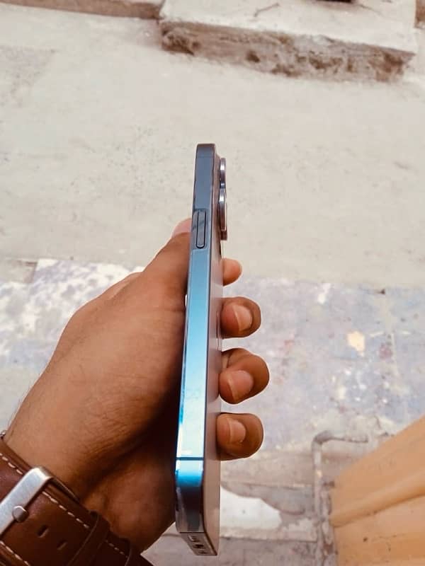 I phone 13 pro light blue 1