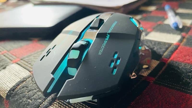 wireless gaming mouse 1