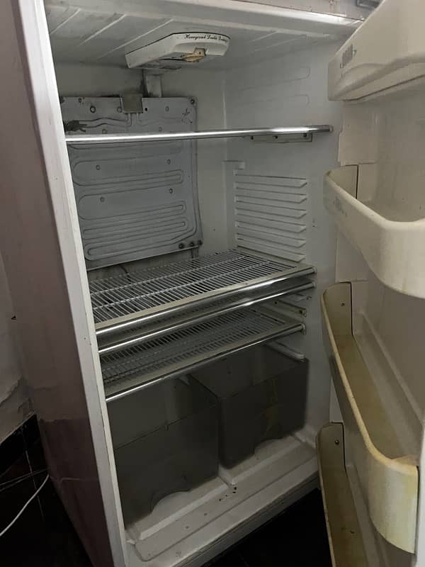 used fridge in good working condition 0