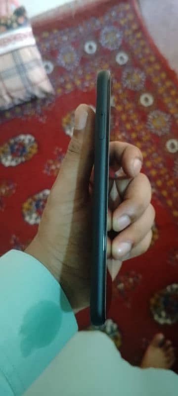 Google pixel 4 10/10 condition my what's app number is 03224616581 2