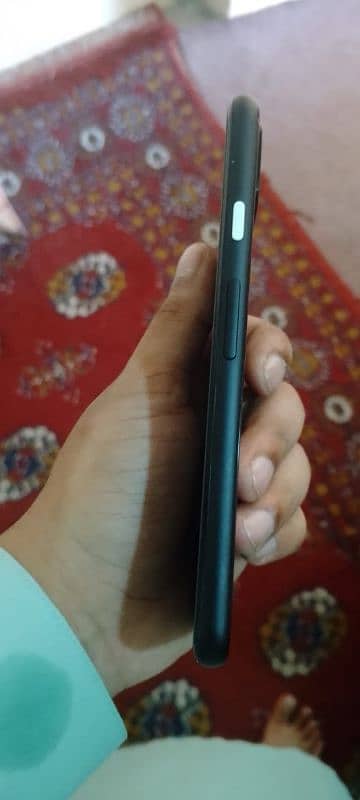 Google pixel 4 10/10 condition my what's app number is 03224616581 4