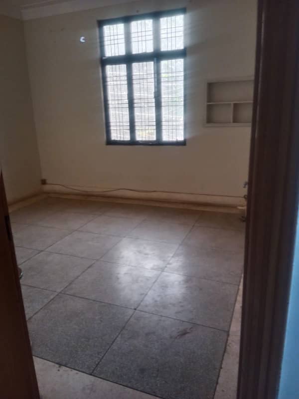 10MARLA CENTER PORTION FOR RENT IN ALLAMA IQBAL TOWN 0