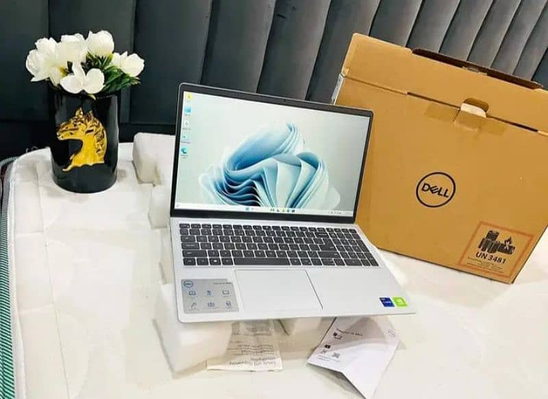 Dell laptop Core i5 - 11th generation. 32gb/slim apple i7 0