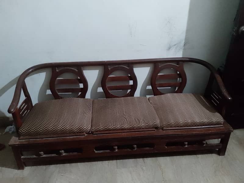 I am selling ,,5 seater wooden sofa 1