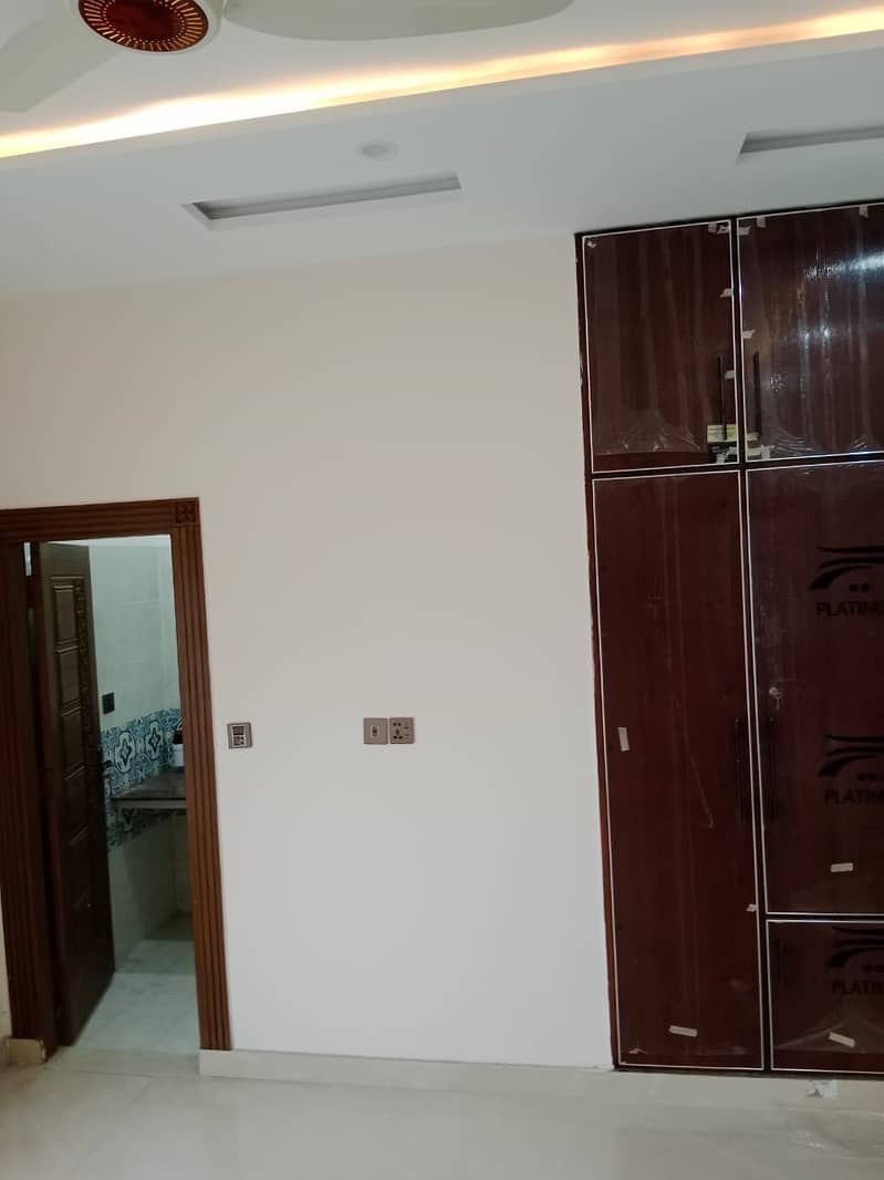 10 Marla New House for Rent 8