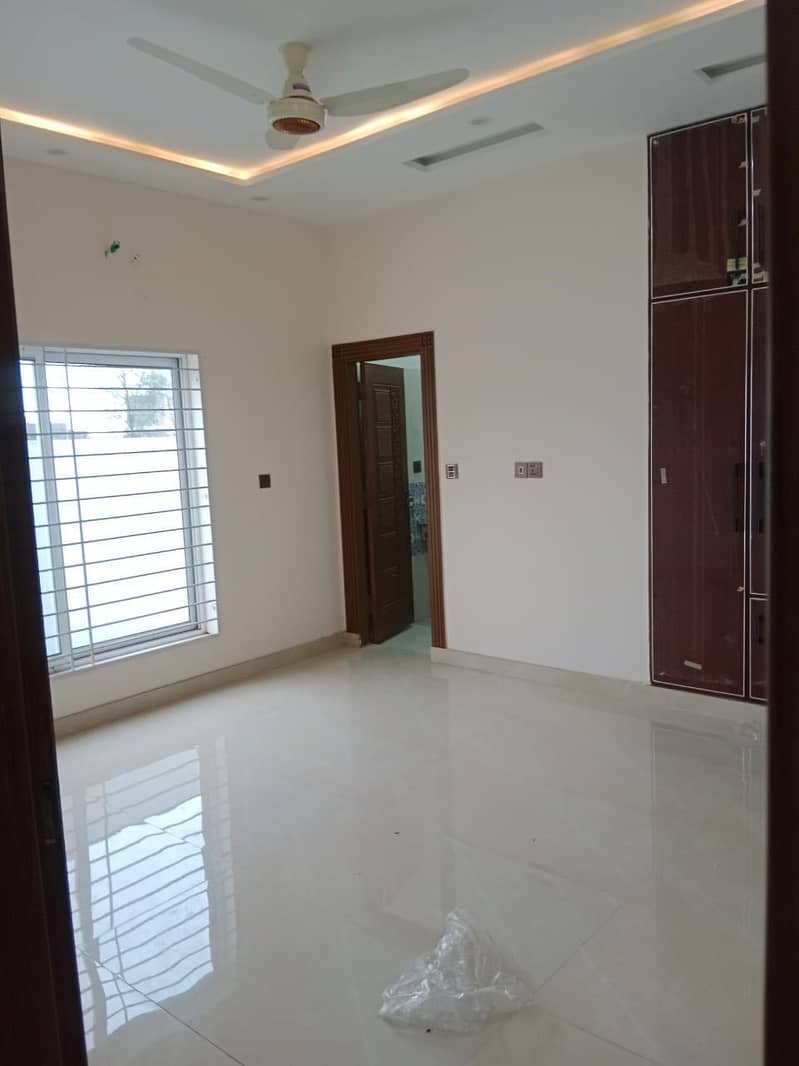 10 Marla New House for Rent 10