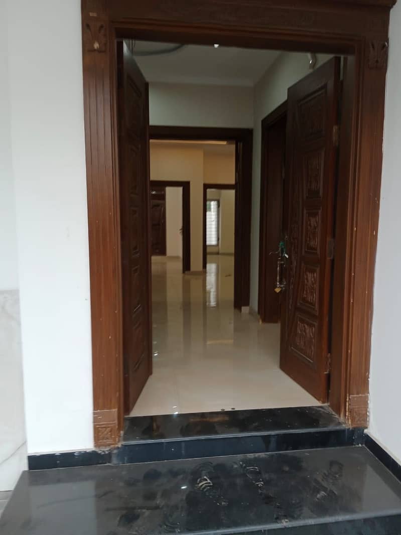 10 Marla New House for Rent 11