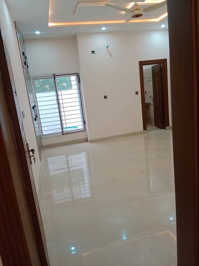 10 Marla New House for Rent 12