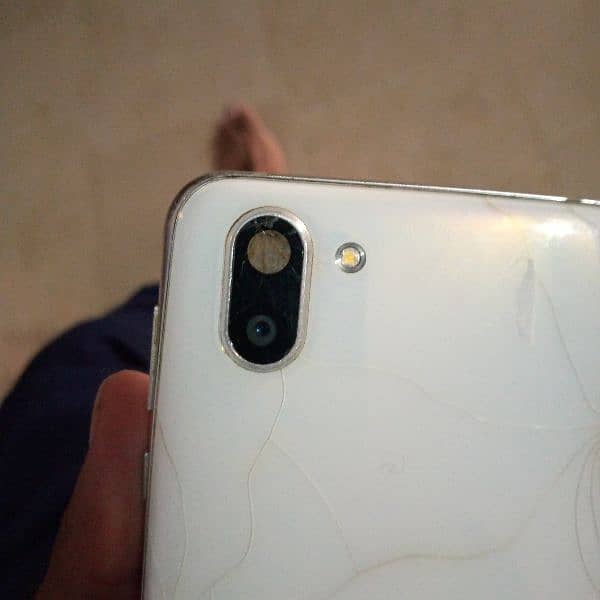 Aquos r2 non pta back glass broken 2