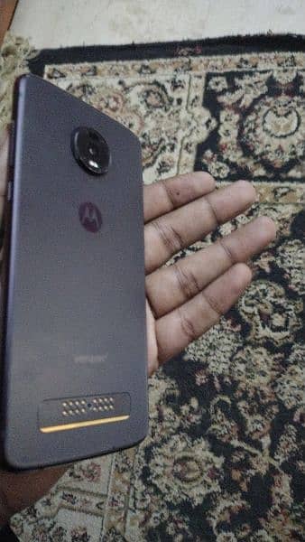 Motorola Z4 force 1